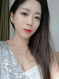 xiangxiang-love's webcam live show