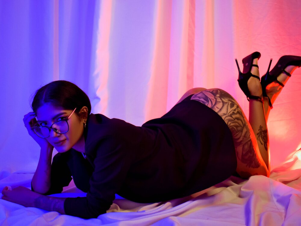 Live sex webcam photo for AllBlack_ #289974494