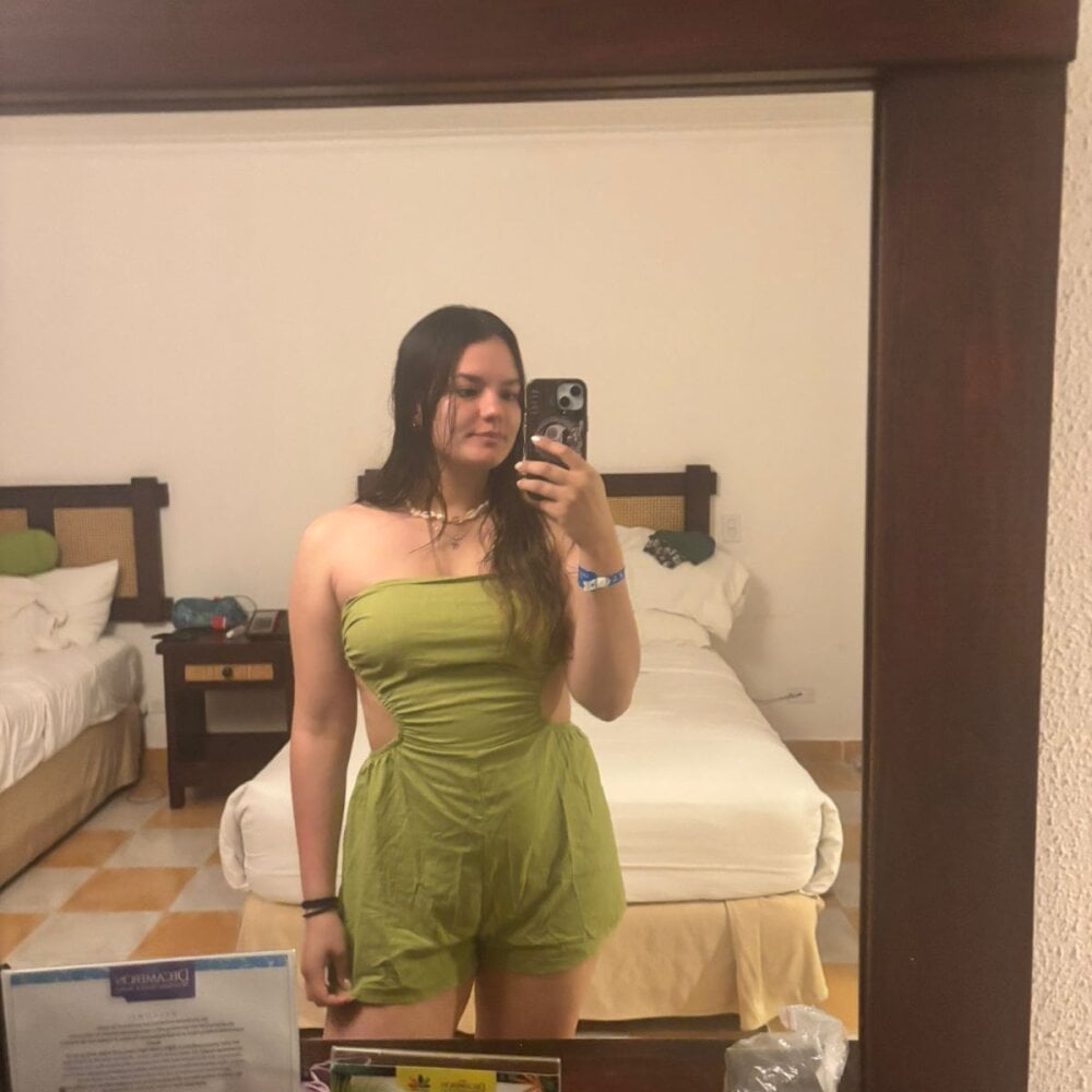 mega-camsex.com alondrapink_ livesex profile in colombia cams