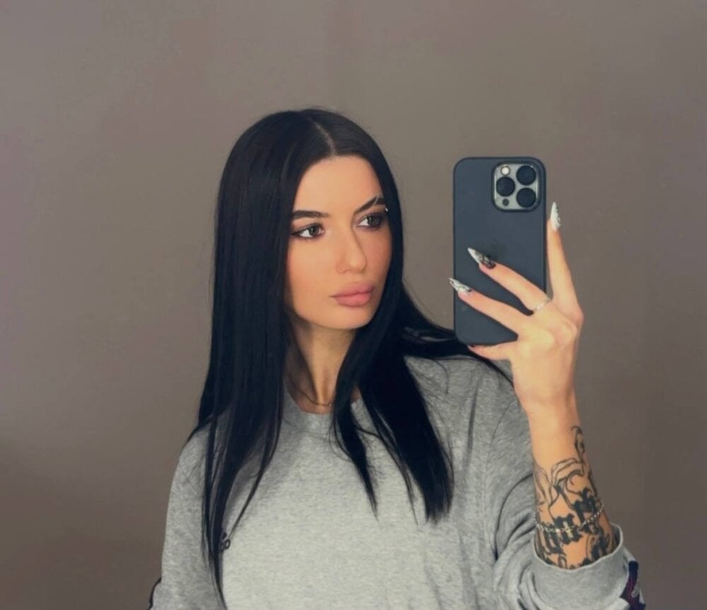 EmikoClos profile