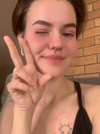 Cassie__Moon Adlı Modelin Çevrimdışı Sohbet Odası