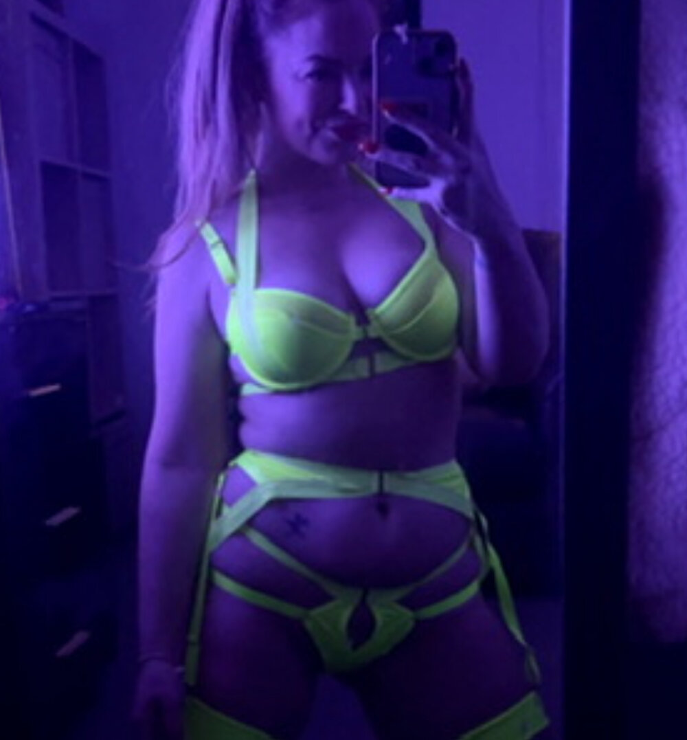 HollyHaze's Offline XXX Chat