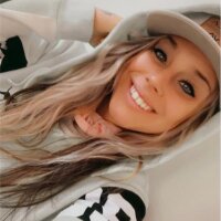 weirdhottie6669's Offline Chat Room