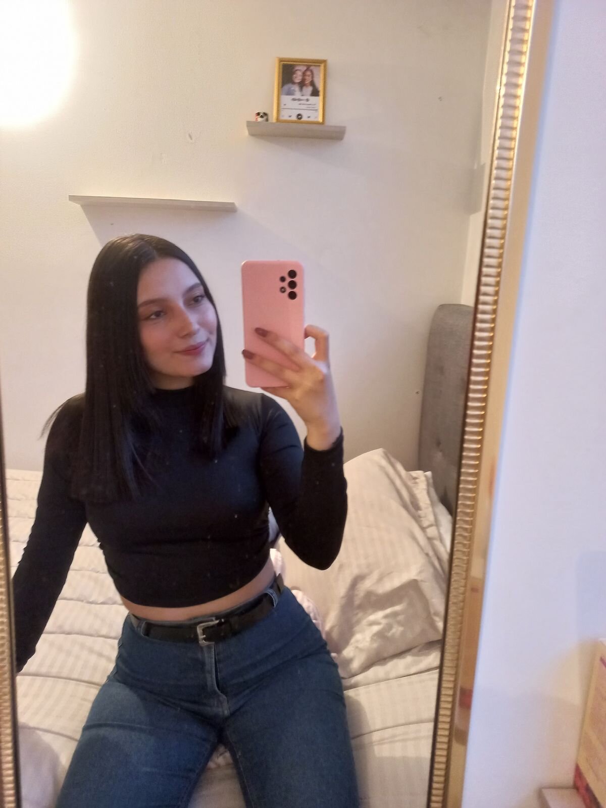 Mia_Roberts1