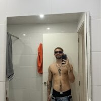 omarito100's webcam live show