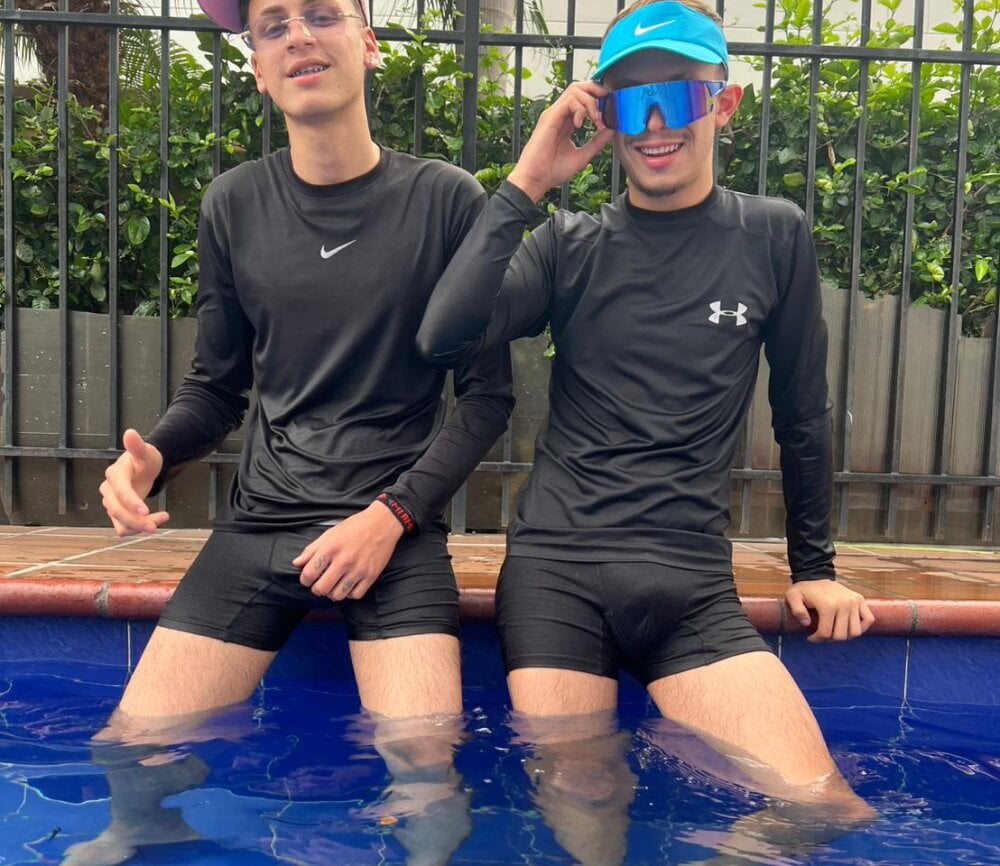 Two_sexboys' Live XXX Chat