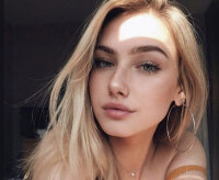 Pamela_Dream's Offline Chat Room