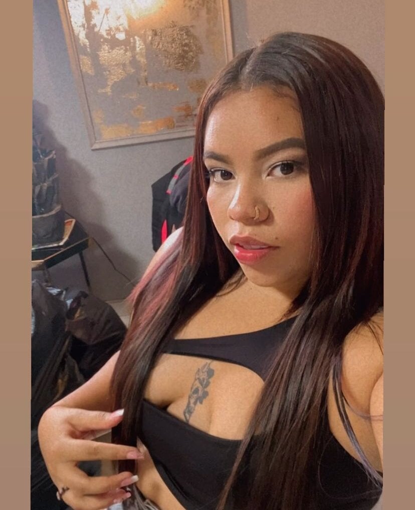 sexcityguide.com alma_violette_cr livesex profile in small-tits cams