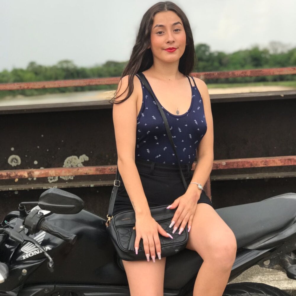 elianith live cam model at StripChat