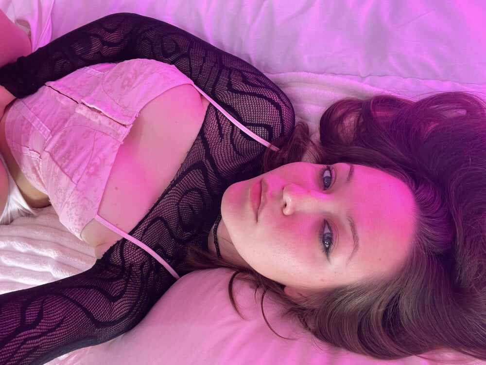 livestrip-joy.com neondream_ livesex profile in granny cams