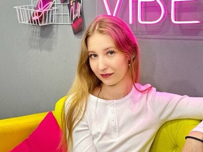 web cam striptease LolaWilsons