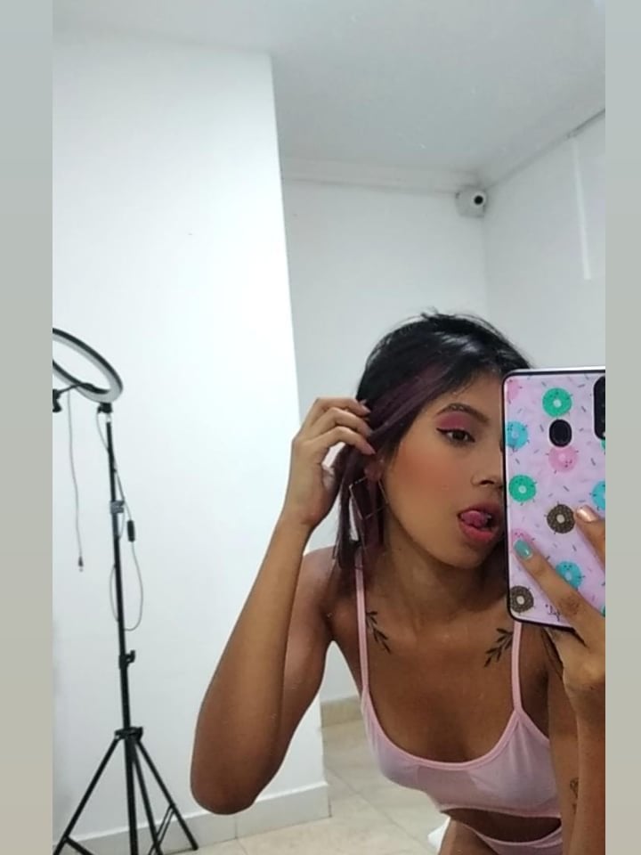 roxy_pk_'s chat room