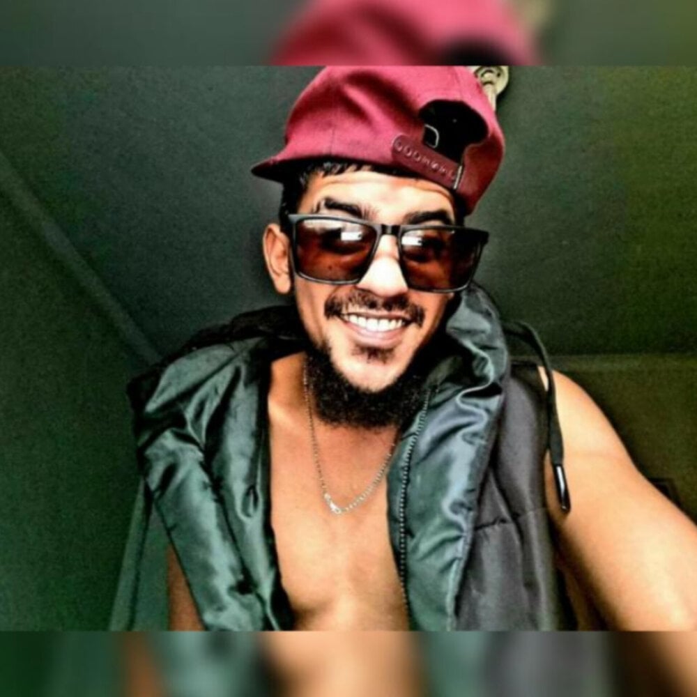 Upstigerlo's Offline XXX Chat