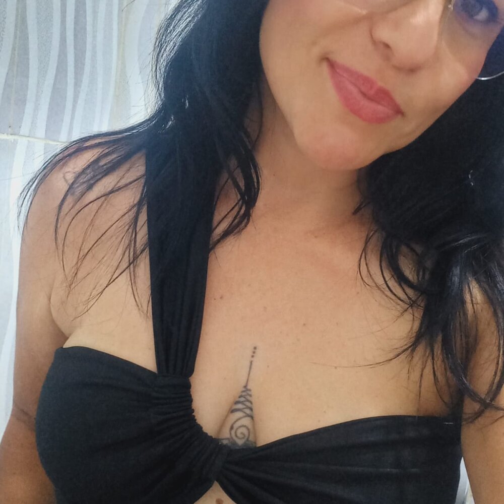 stripchat sexymilf_co webcam profile pic via grannylivesexcams.com