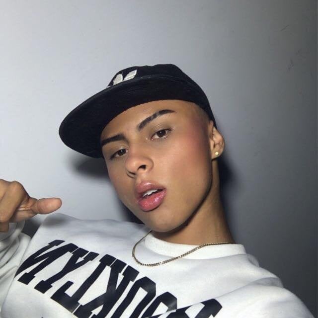 alex_sexylips profile