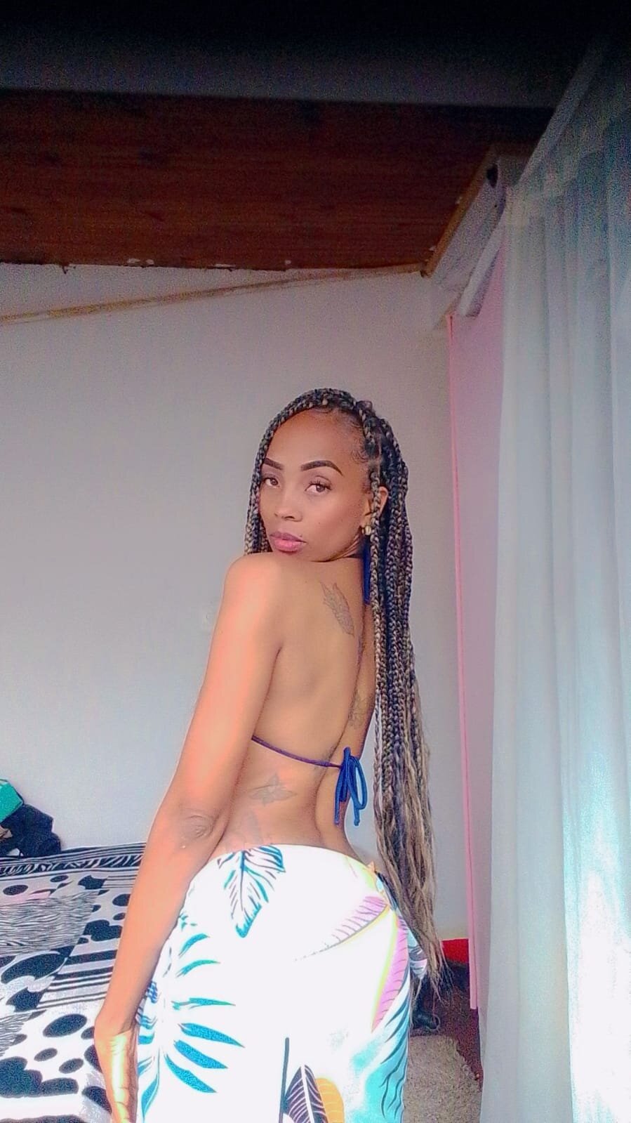 Hilary_tonshon