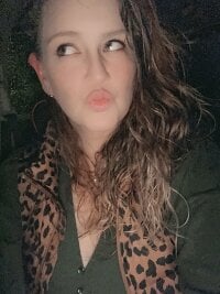 LushQueenB's Offline Chat Room