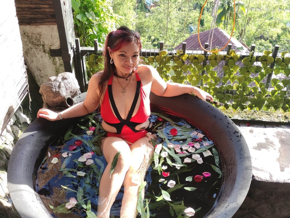 Live sex webcam photo for yummymeily #290241377