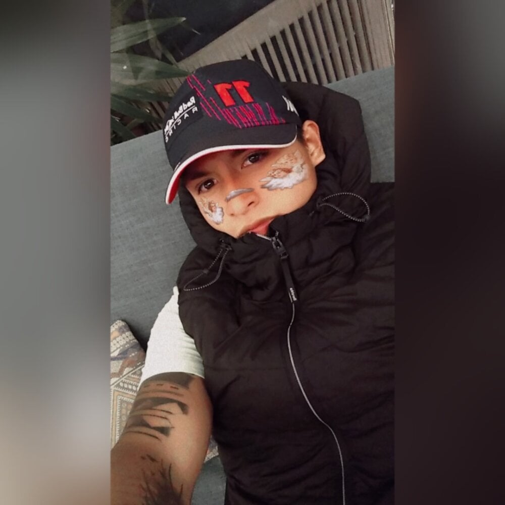 Jioeljunior's Offline XXX Chat