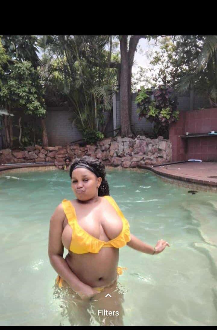 BUSTY_MANDYxx1