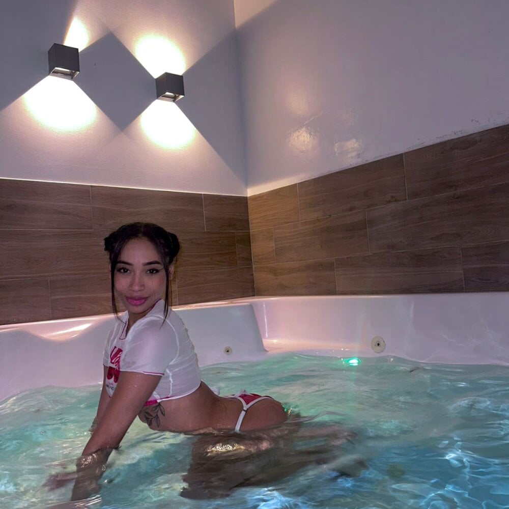 stripchat ania_rose webcam profile pic via pornsexycams.com