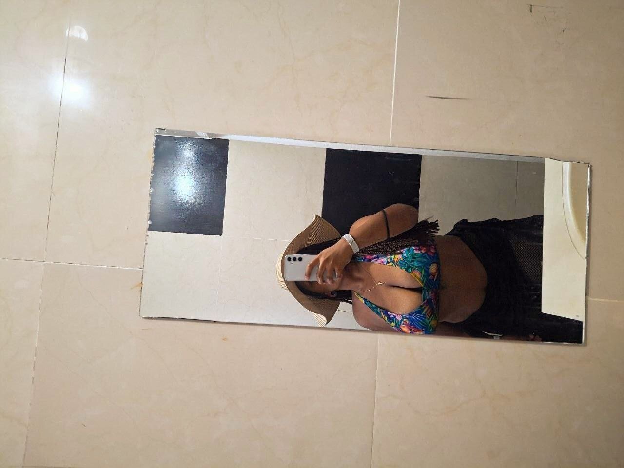 corinastonee