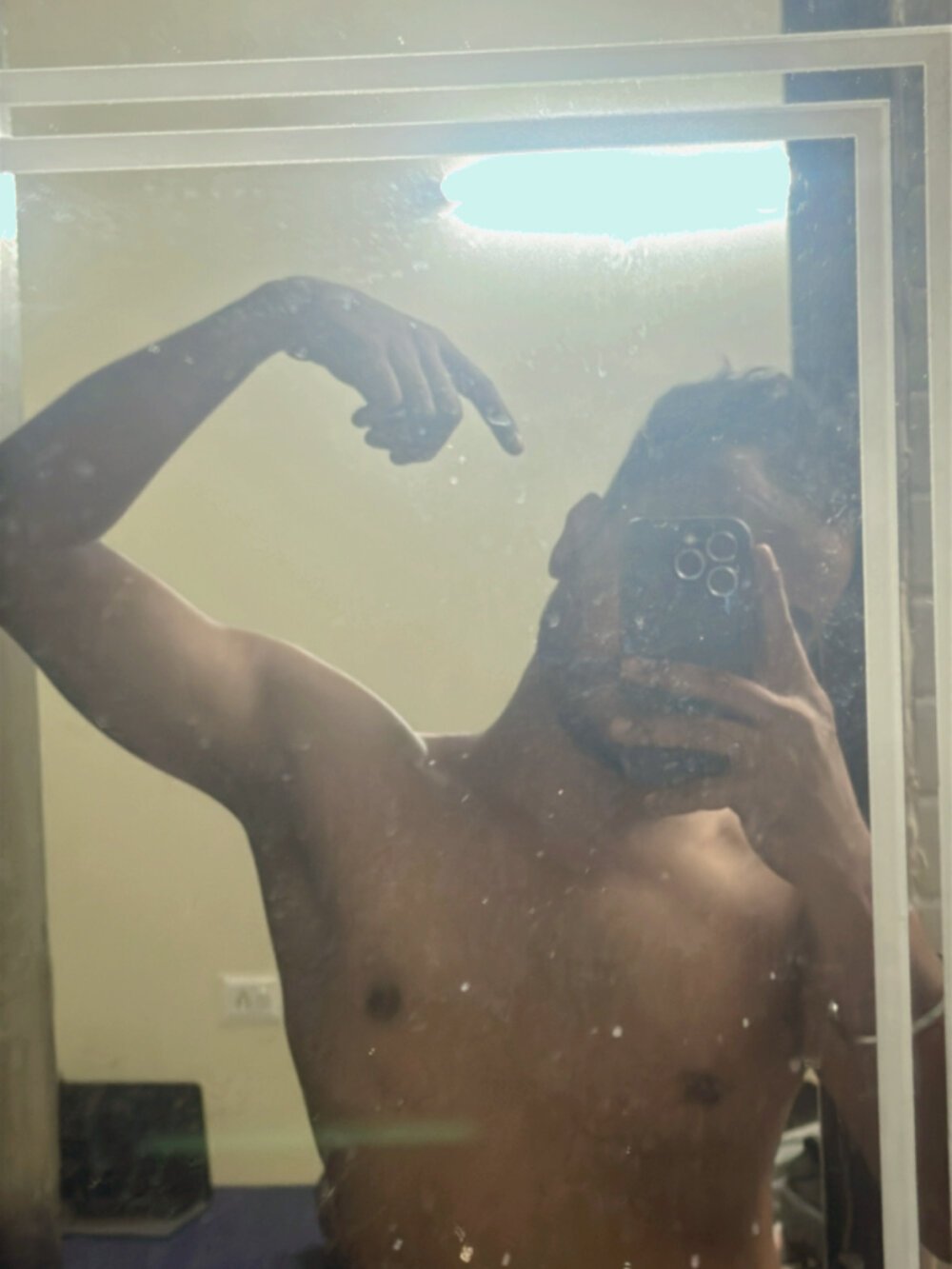 sexy_rowdyn Offline XXX chat