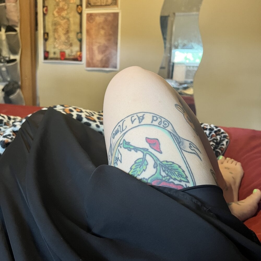 stripchat lickablelynn87 webcam profile pic via cheapadultsexcams.com