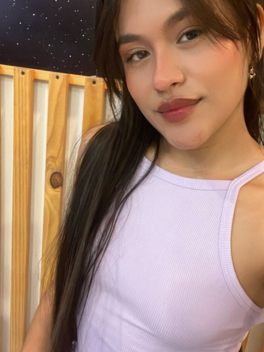 Petite_Valeryy's Offline XXX Chat