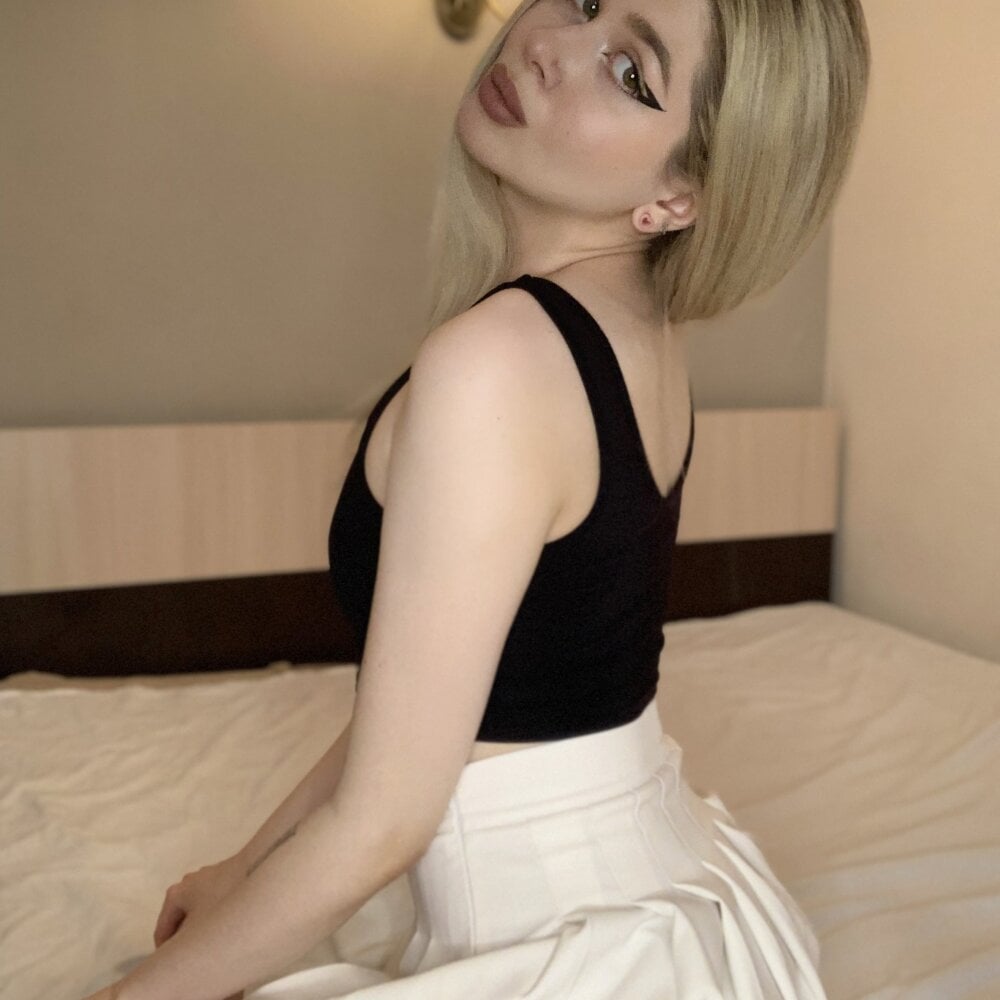 livestrip-joy.com miraimlis livesex profile in i-want-to-live-in-your-heart cams