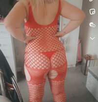Milf_SophieXO's Offline Chat Room