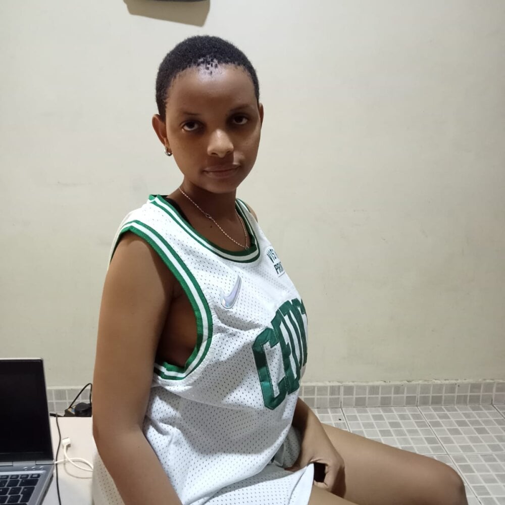 Live sex webcam photo for Sexy_doll22 #290600081