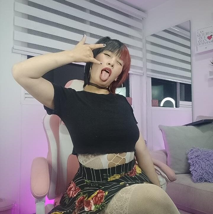 charlotte_morh_a's Offline Chat Room