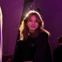 LolaScottf's Offline Chat Room