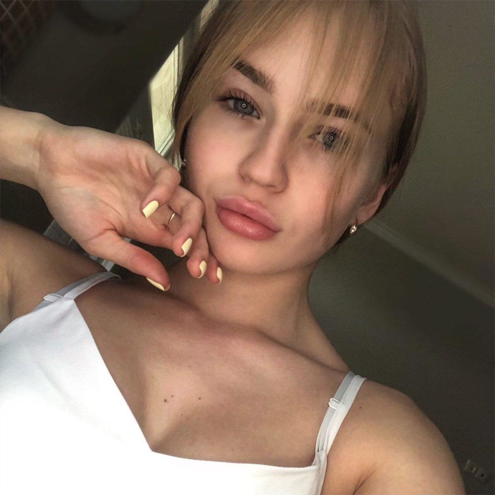 NikkiReys Chat Room offline