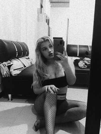 lilly_depp 👖 live webcam