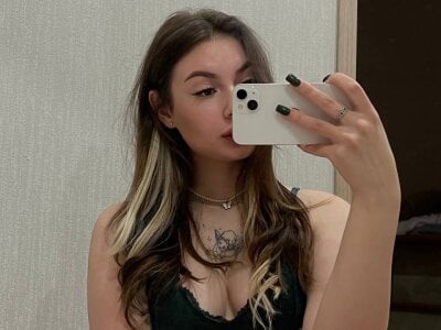 JuliaMends - Stripchat Girl 