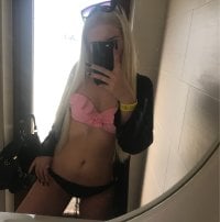 AzaleaCake's Offline Chat Room