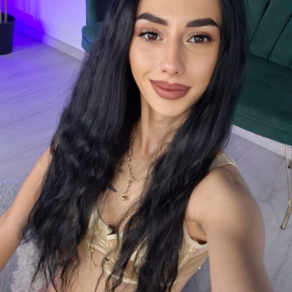 ChloeeDavis Offline XXX-Chat