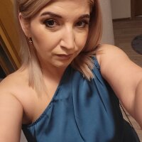 inoccent_girl's Offline Chat Room