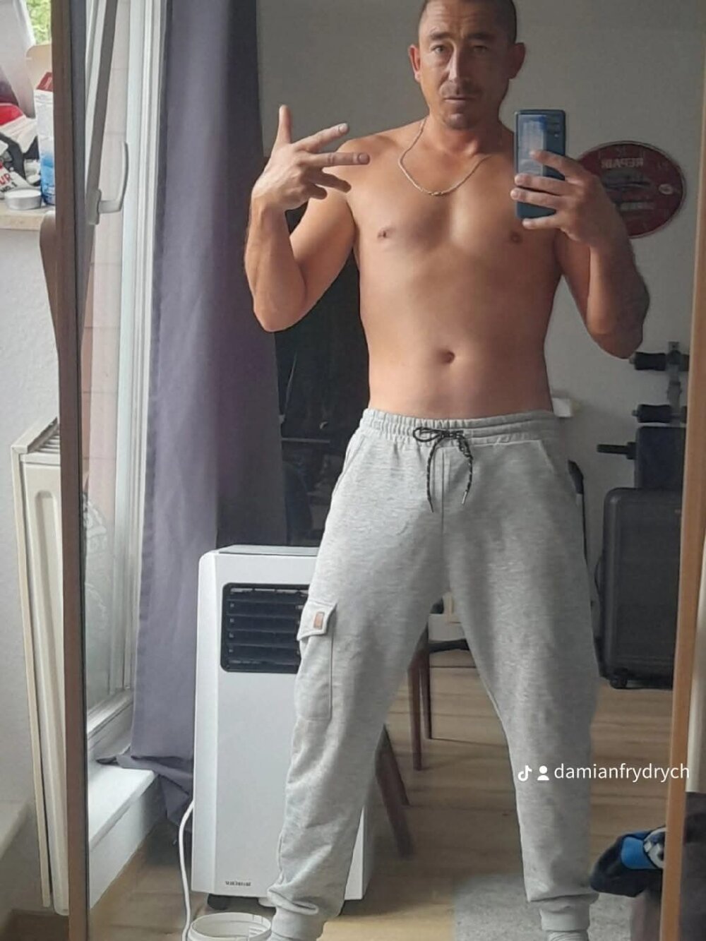 Damian20487 offline XXX-chatje