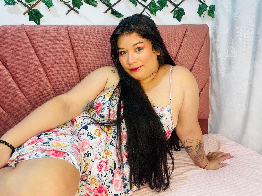 Watch angelles_cardenas7 live on cam at StripChat