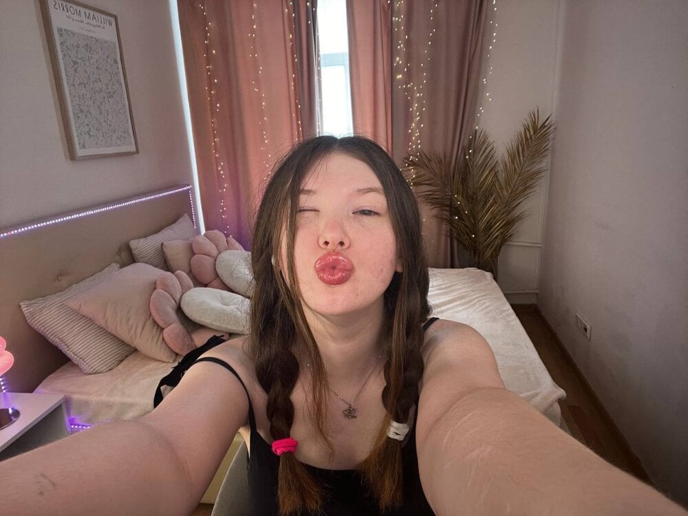 Luna_Tide's Offline XXX Chat