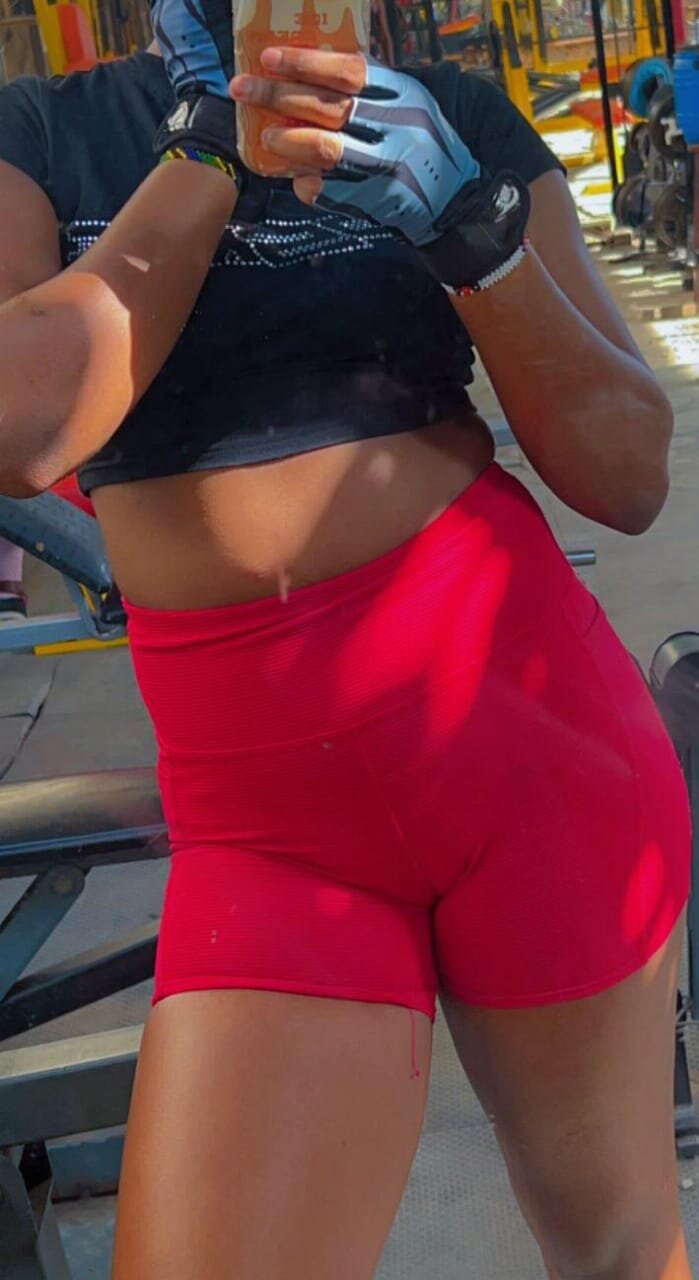 Hornyebony21