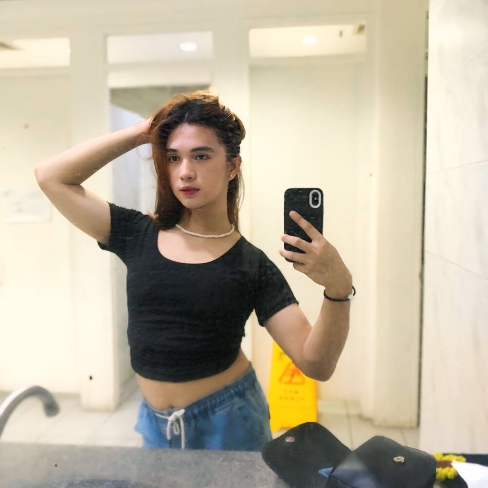 bigcockselfsuckerforyou from stripchat