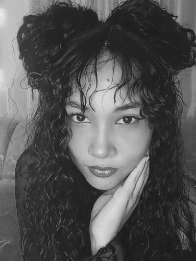 Eimy_Brunette