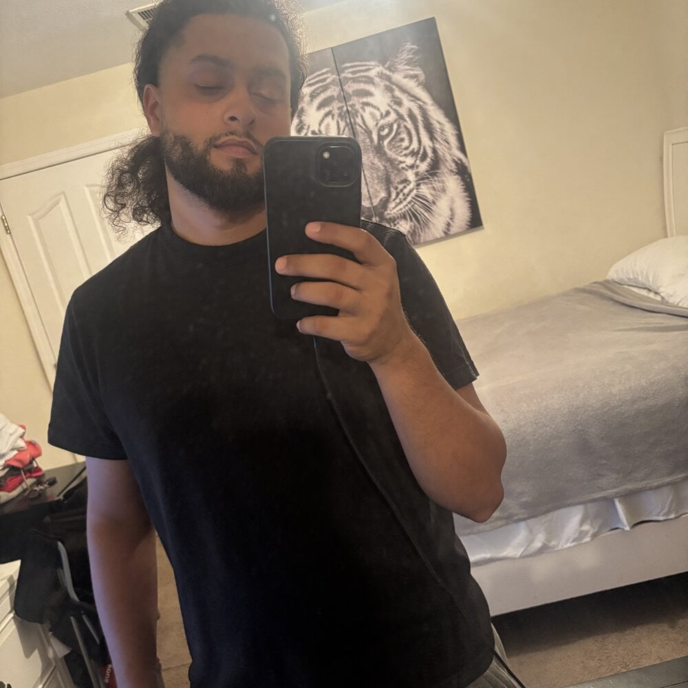 hunglatino239 from stripchat