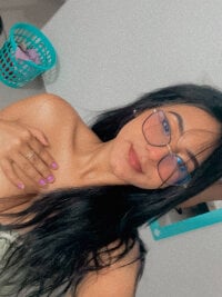 coralinee_Morales' Offline Chat Room