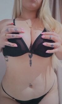 BustyyBlondee's webcam live show