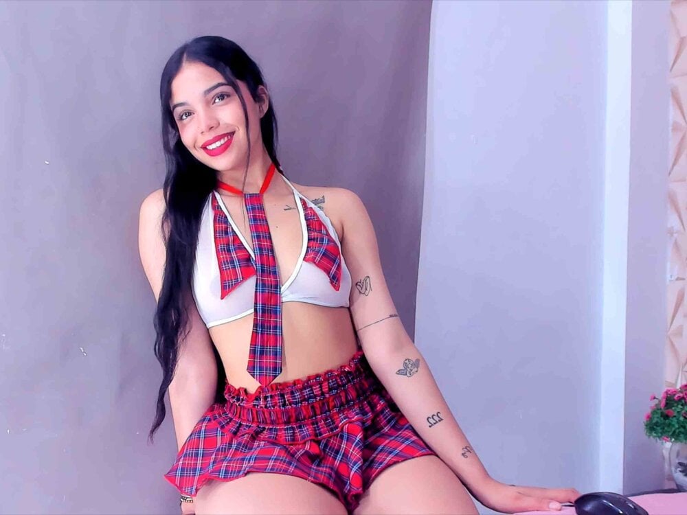 Watch  kiara_lucia01 live on cam at StripChat